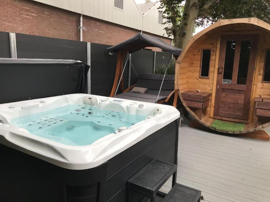 Voormalig Politiebureau Gebruik Welnesstuin Tegen Betaling Bed and Breakfast Ouddorp Buitenkant foto