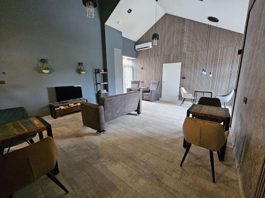 Voormalig Politiebureau Gebruik Welnesstuin Tegen Betaling Bed and Breakfast Ouddorp Buitenkant foto
